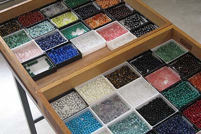 天然石アクセサリーづくり／季節花観察